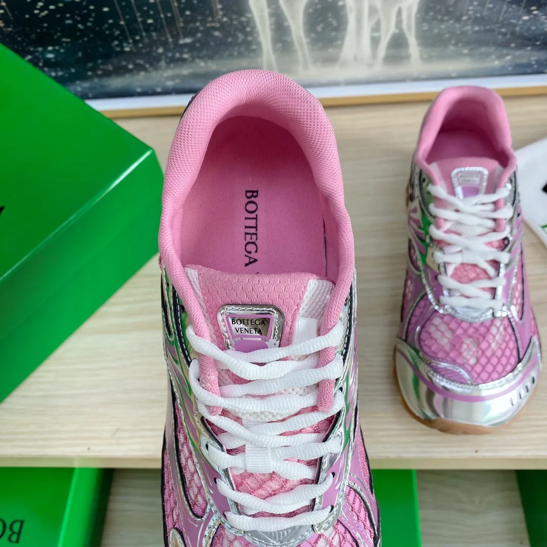 p620🐮🐮High-end version, the original 1:1 couple style new model is on the shelves🔥BV Orbit sneakers Wang Yibo's same style couple's Dad Runner sneakers, made of lightweight technical mesh fabric. Features a geometric patterned rubber outsole. The outsole is made of color-blocked TPU outsole. Size: women’s shoes 35-40, men’s shoes 39-45.